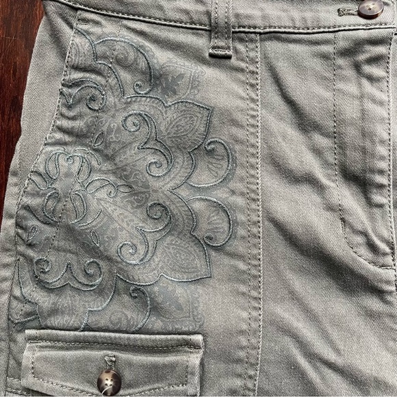 J. Jill Floral Embroidered Pants Womens size 10 Green Cotton Stretch - Picture 3 of 8